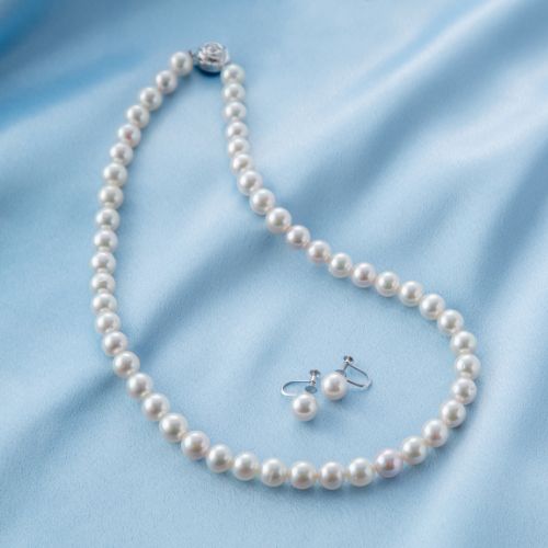 pearl necklace